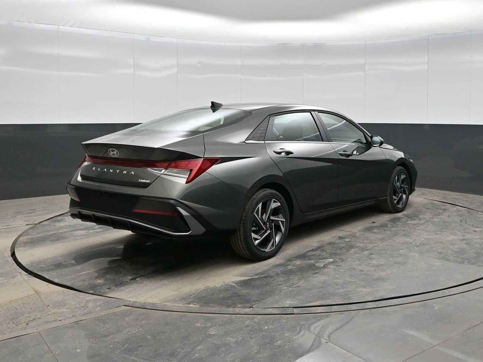 New 2026 Hyundai Elantra Limited image 7
