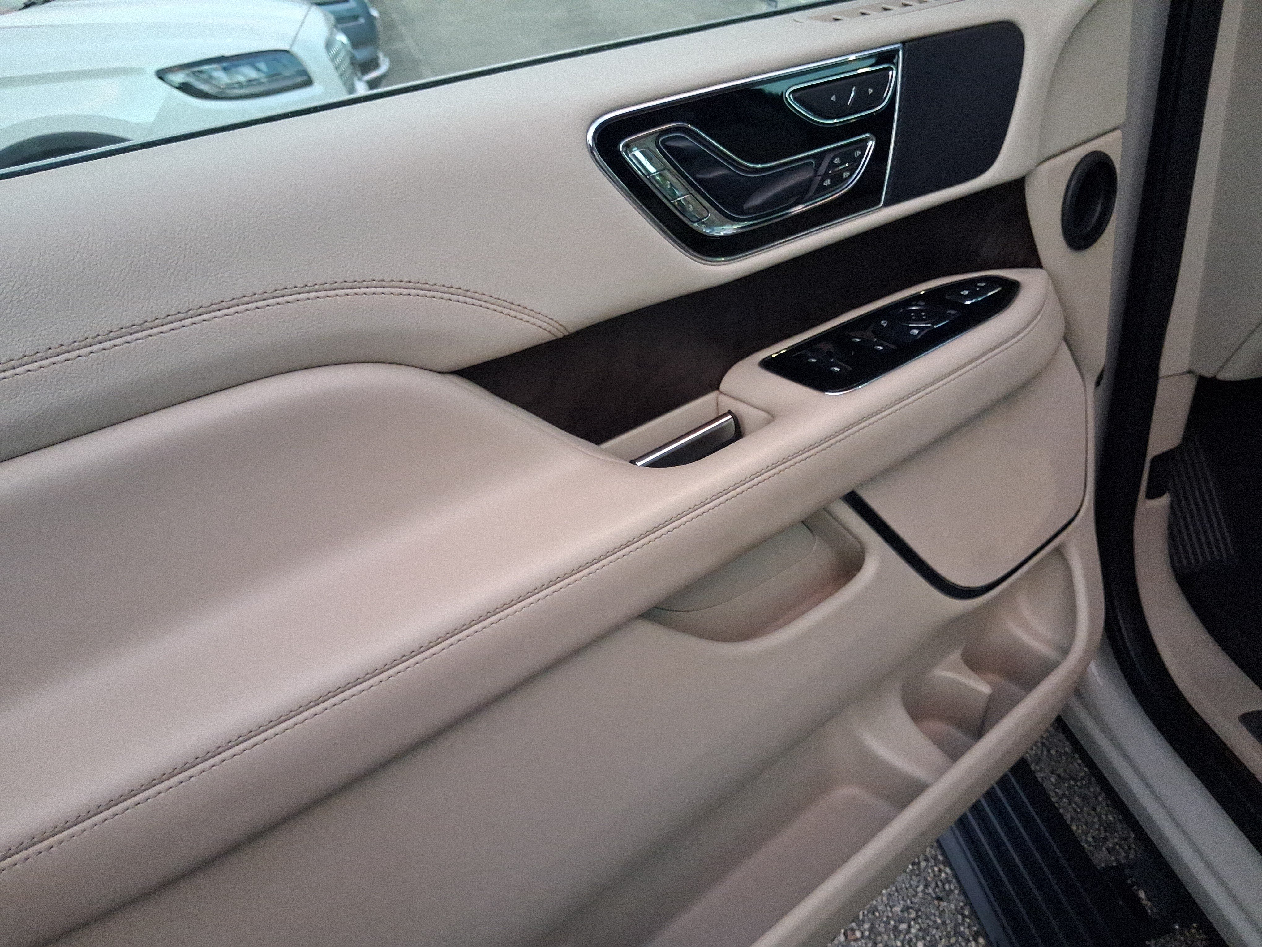 Certified 2021 Lincoln Navigator Reserve RWD image 13
