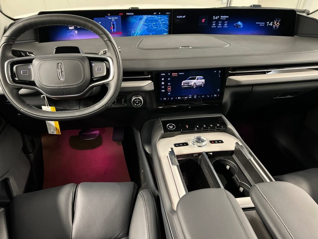 Used 2026 Lincoln Navigator Premiere AWD/4WD image 8