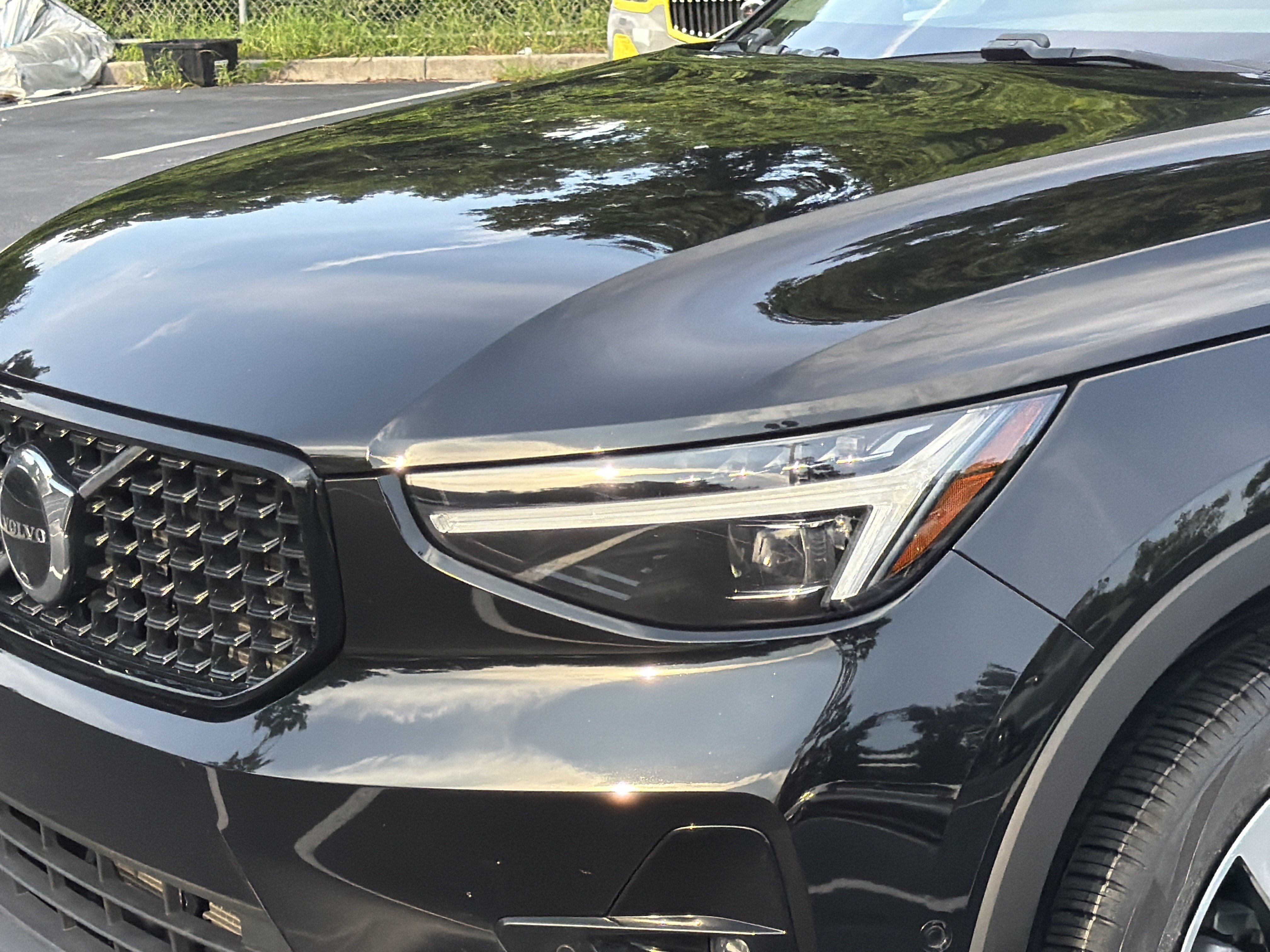 Used 2025 Volvo XC40 B5 Ultra AWD/4WD image 6