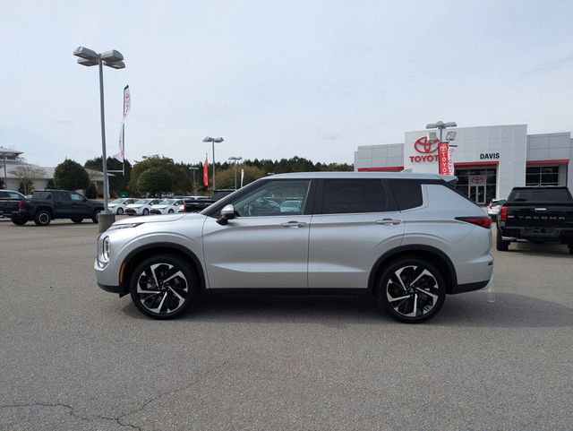 Used 2024 Mitsubishi Outlander SE Black Edition image 6