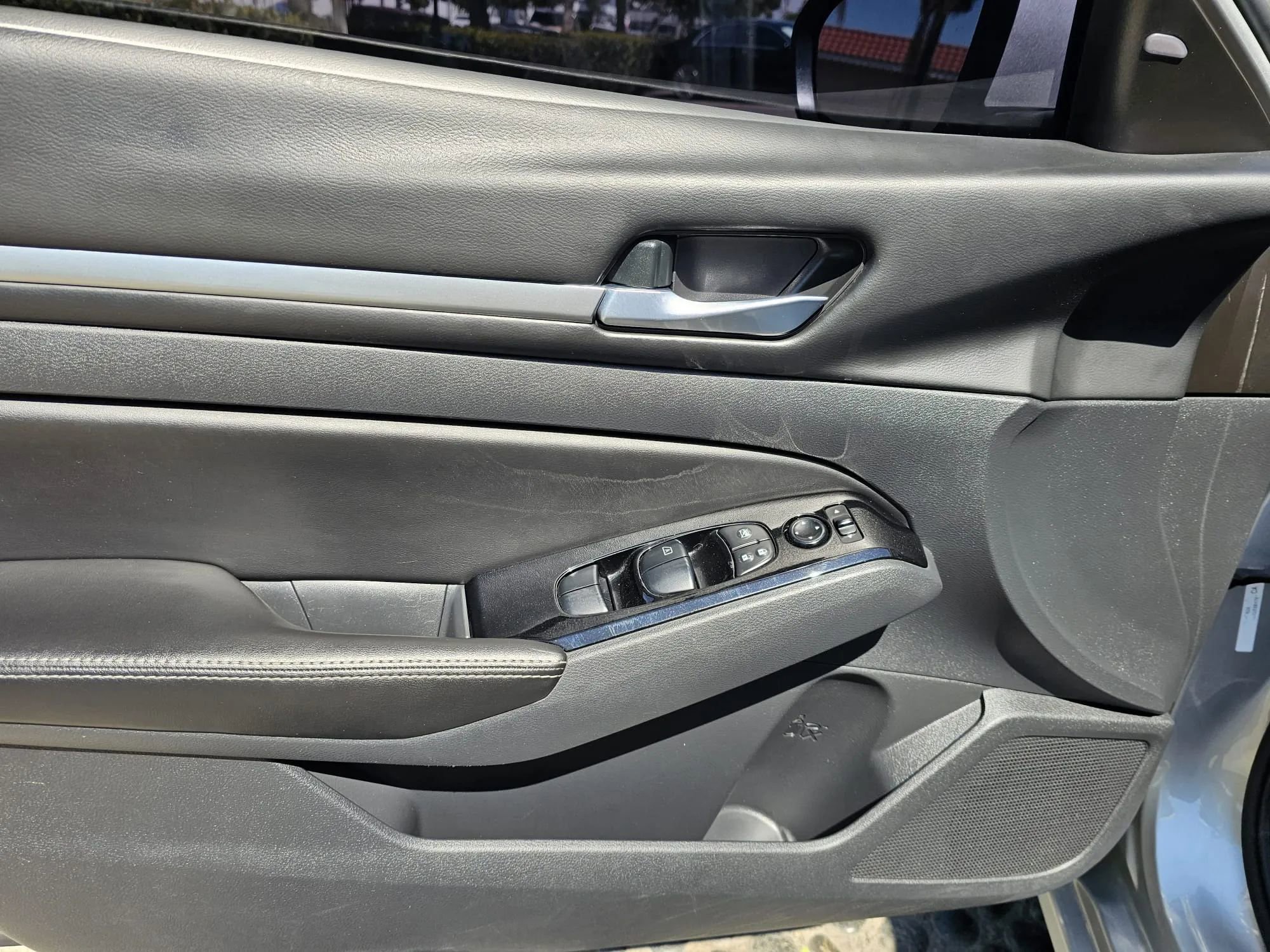 Used 2023 Nissan Altima 2.5 SV FWD image 9