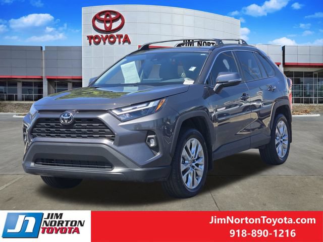 Used 2025 Toyota RAV4 XLE Premium FWD image 4