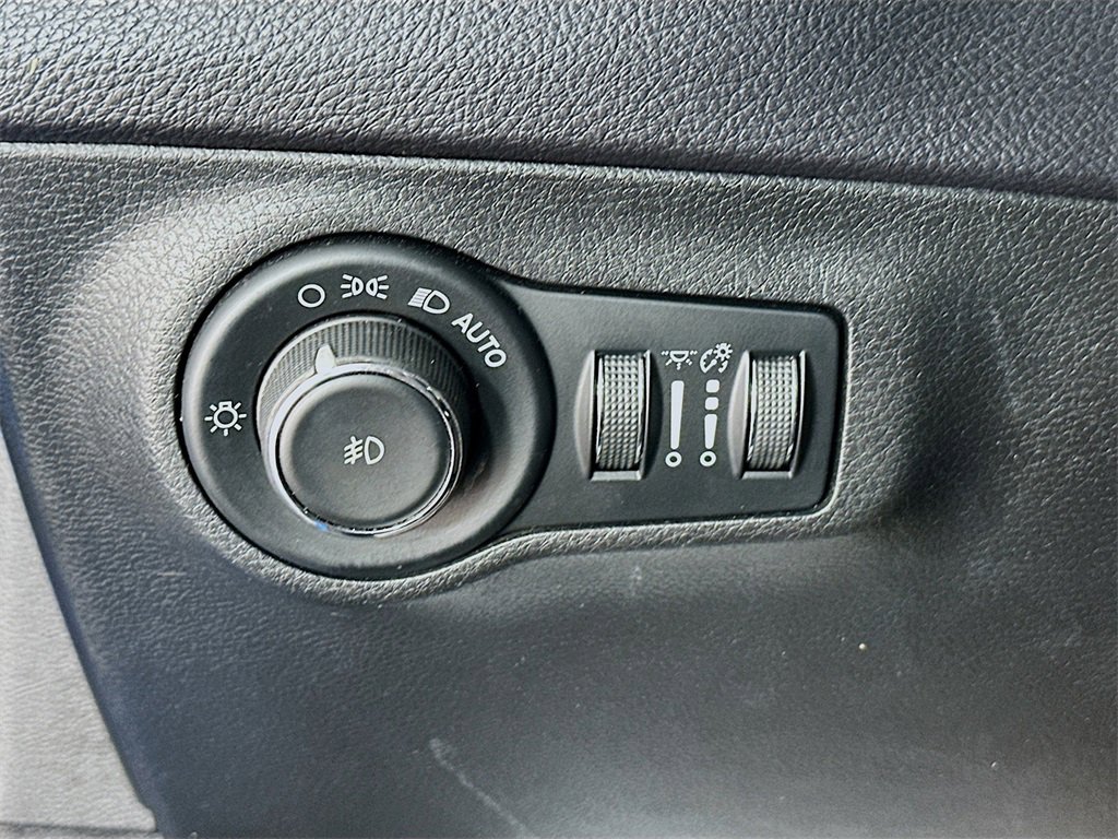 Used 2018 Jeep Compass Latitude w/ Popular Equipment Group image 10