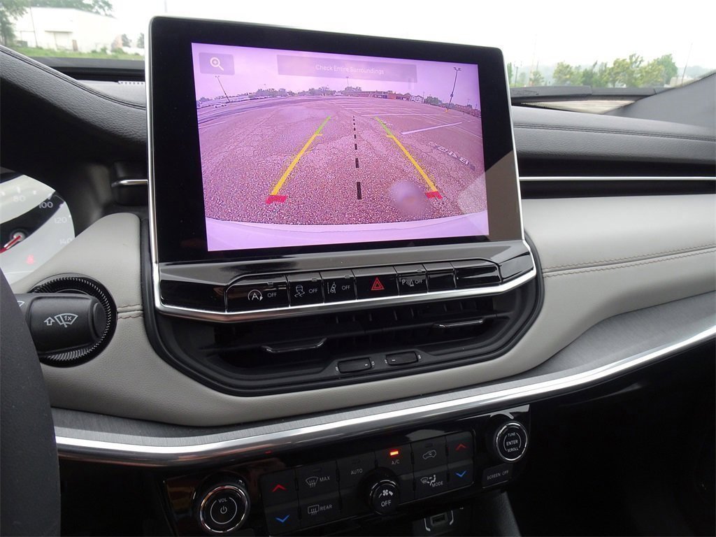 Used 2024 Jeep Compass Limited image 18