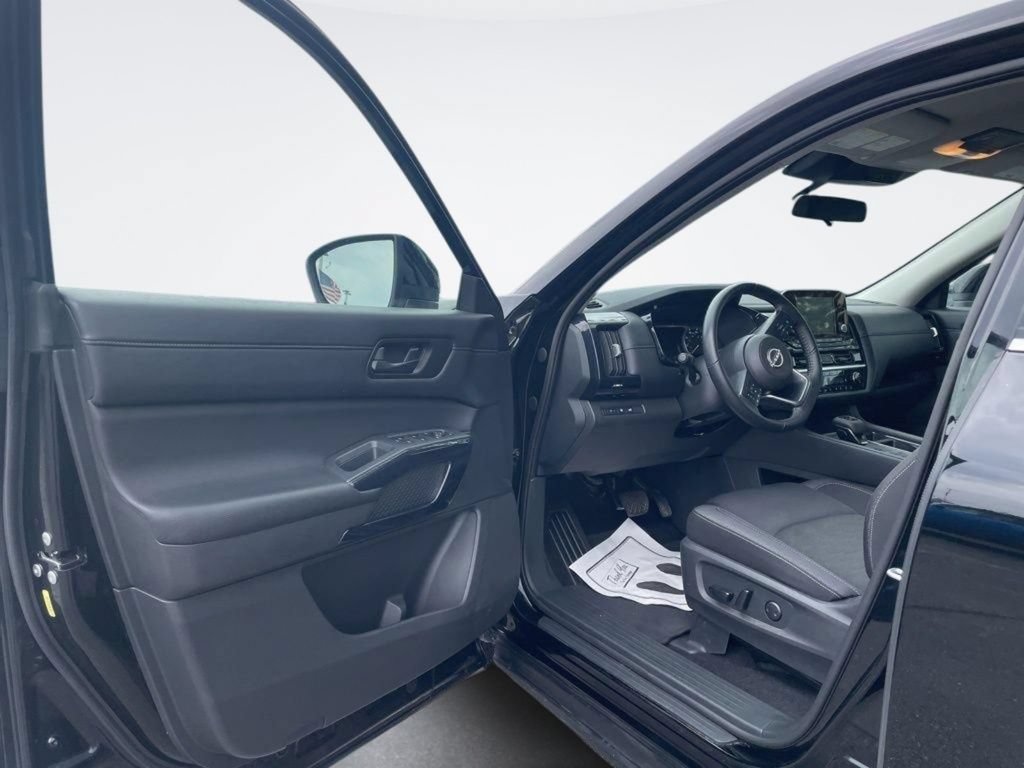 Used 2025 Nissan Pathfinder SV AWD/4WD image 15