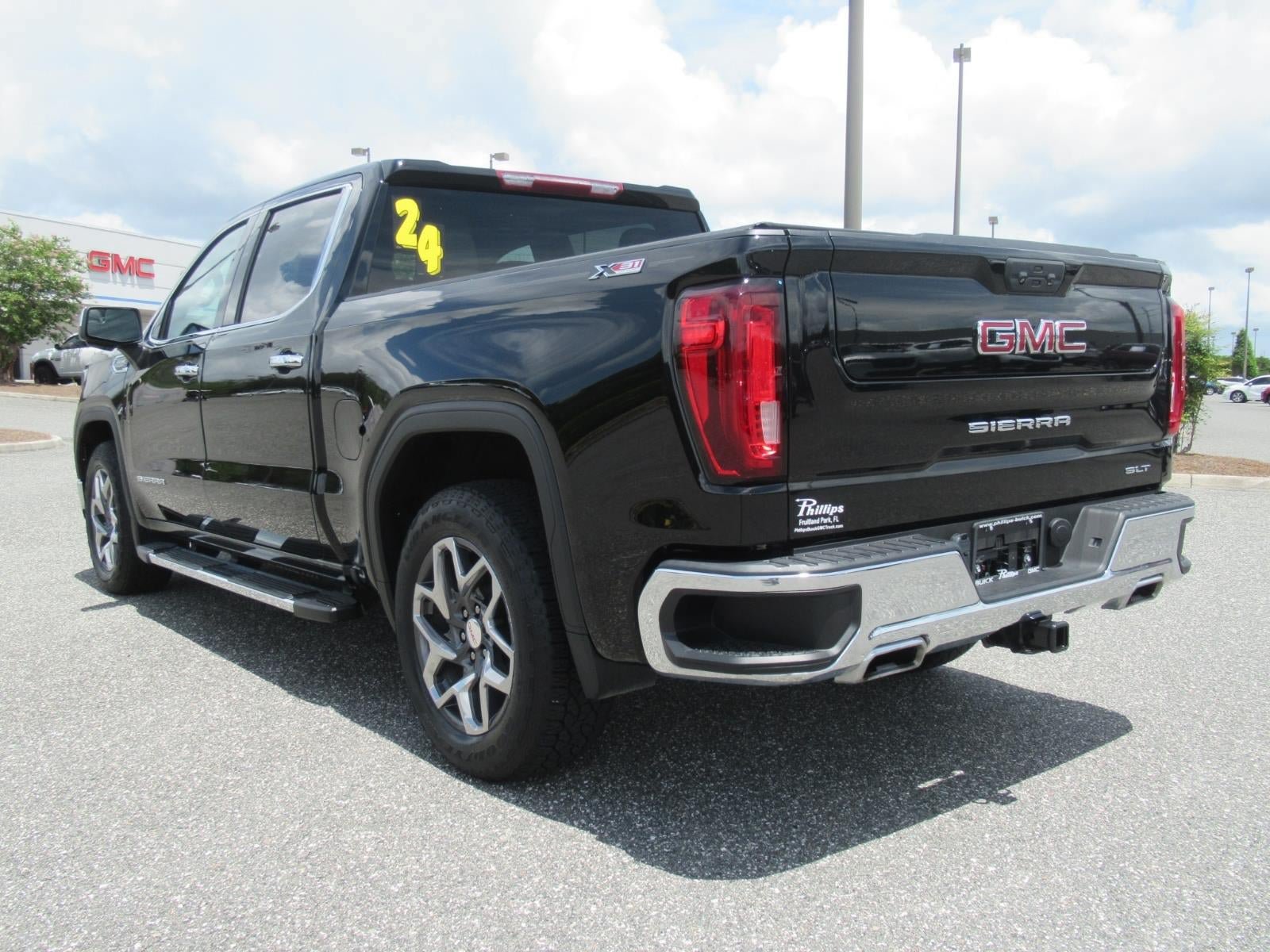 Used 2024 GMC Sierra 1500 SLT AWD/4WD image 5