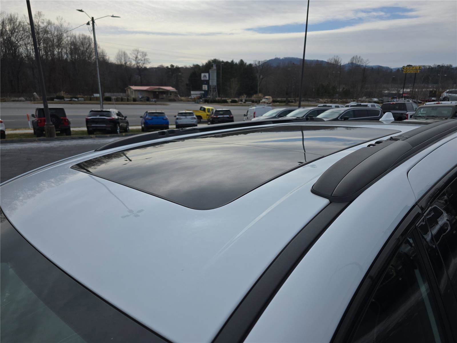 Used 2021 Chrysler Pacifica Limited w/ S Appearance Package image 12