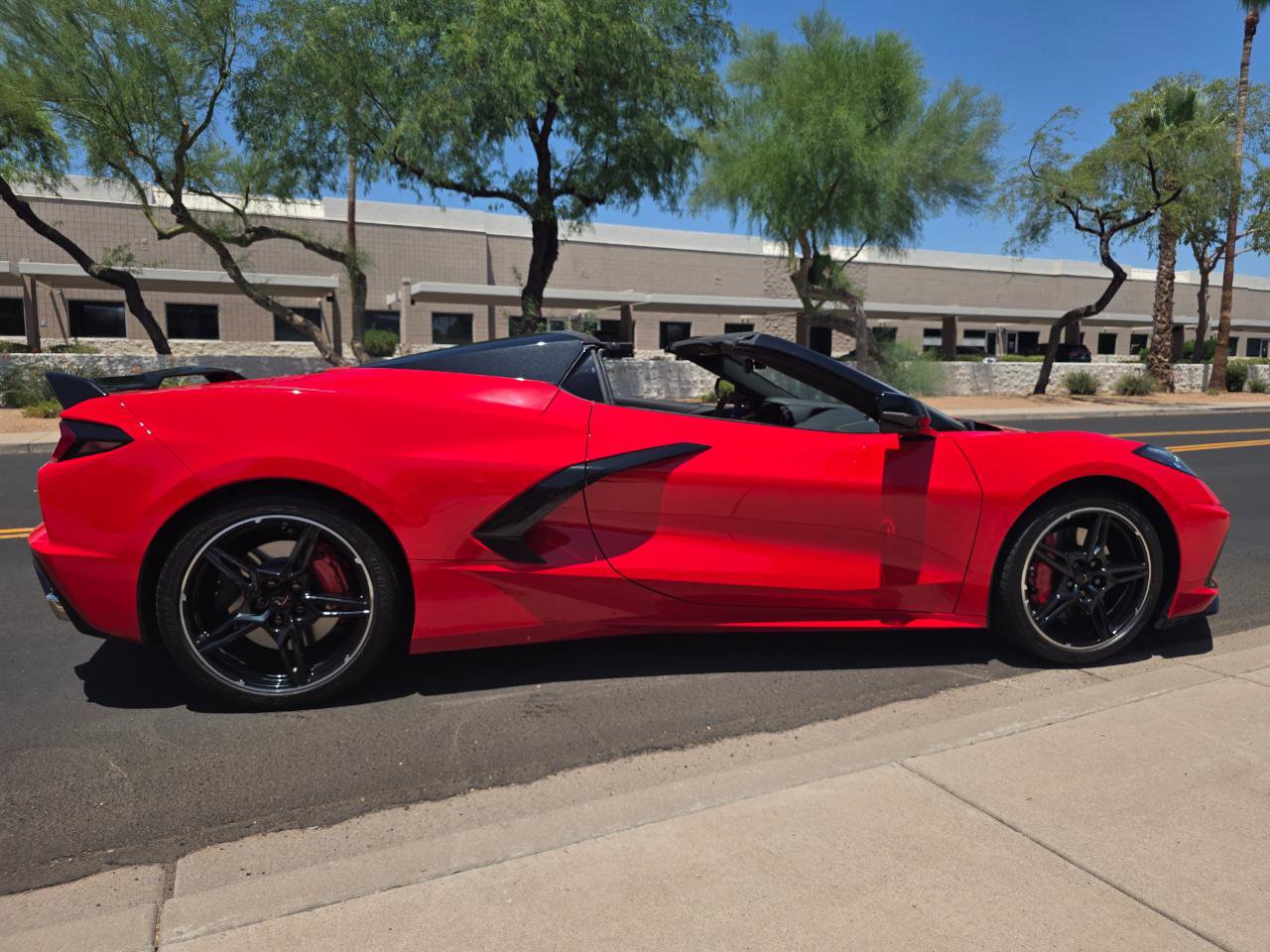 Used 2024 Chevrolet Corvette Stingray Premium Conv w/ Z51 Performance Package RWD image 39