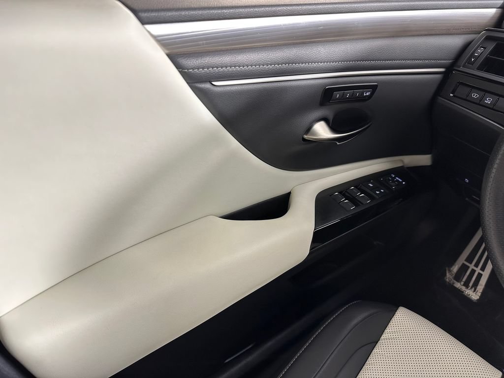 Used 2024 Lexus ES 350 F Sport w/ Technology Package FWD image 35