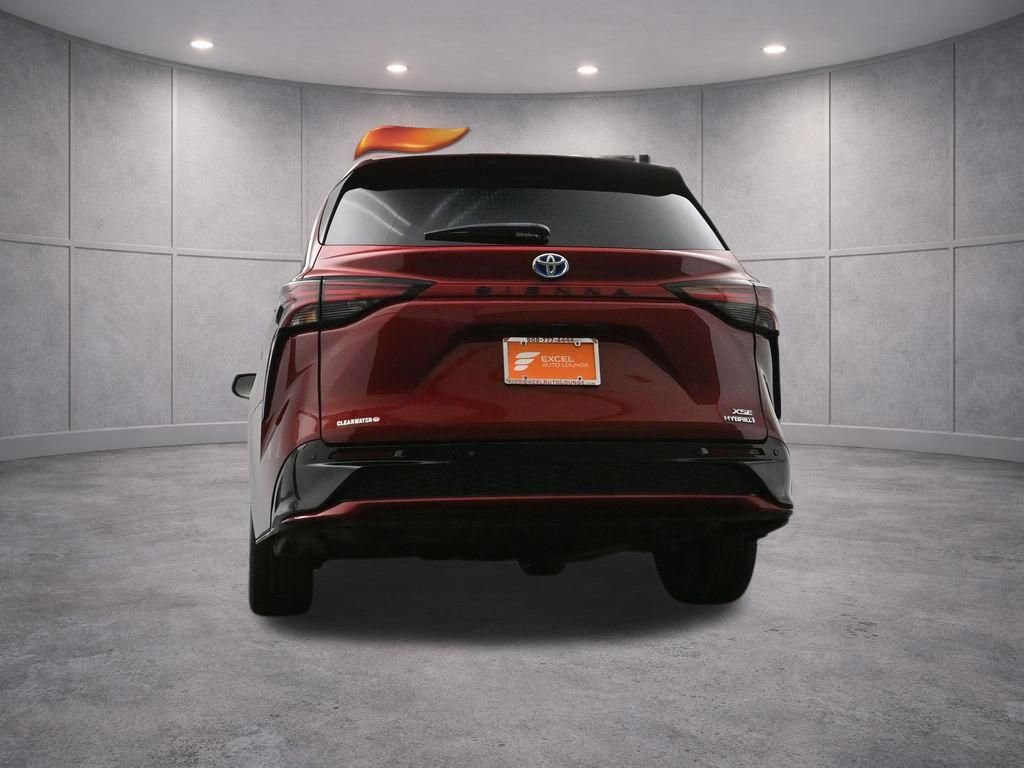 Used 2021 Toyota Sienna XSE image 35