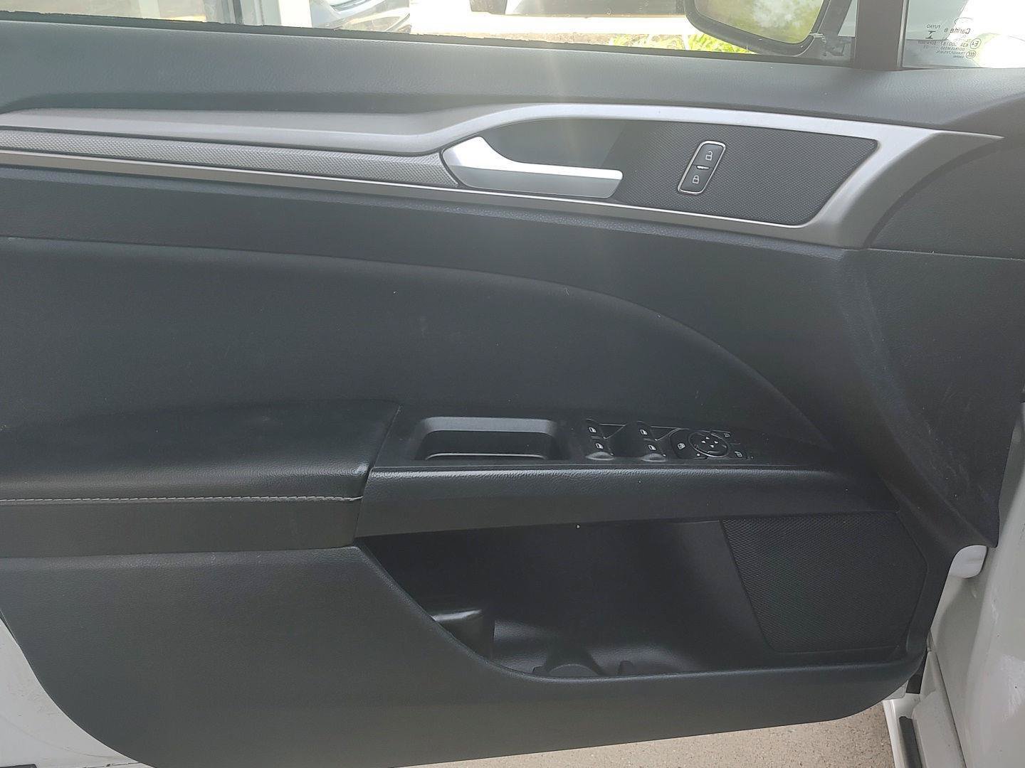 Used 2020 Ford Fusion SE FWD image 15