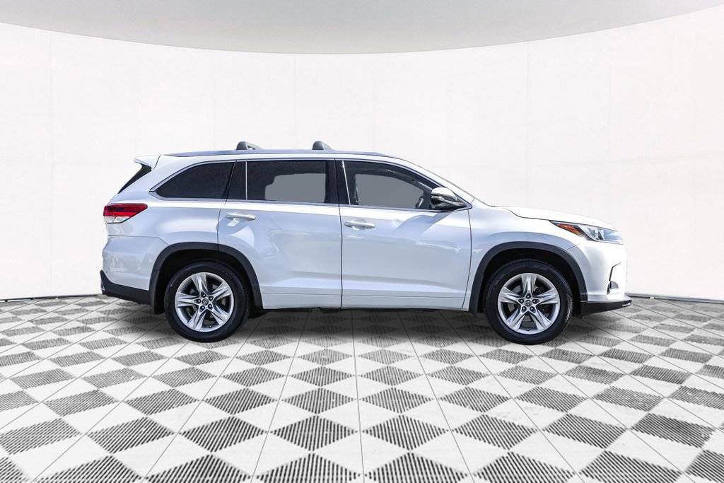 Used 2017 Toyota Highlander Limited AWD/4WD image 13