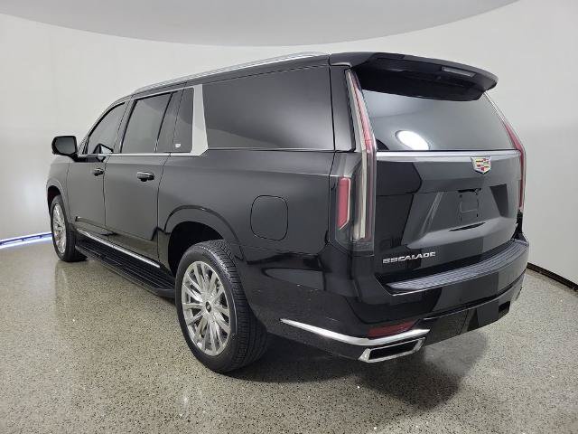 Used 2023 Cadillac Escalade ESV Premium Luxury AWD/4WD image 3