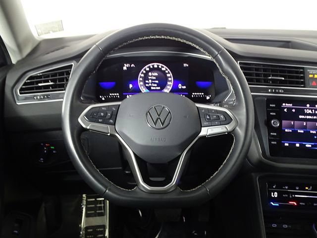 Used 2024 Volkswagen Tiguan SE AWD/4WD image 22