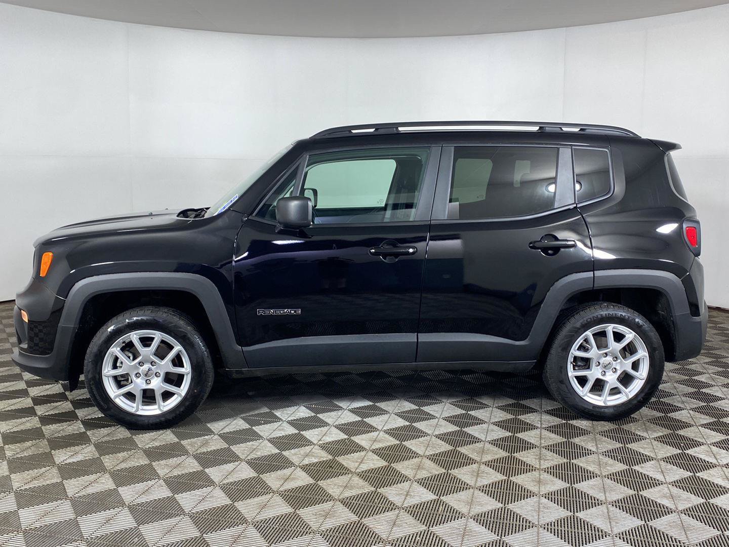 Used 2022 Jeep Renegade Latitude w/ Convenience Group AWD/4WD image 8
