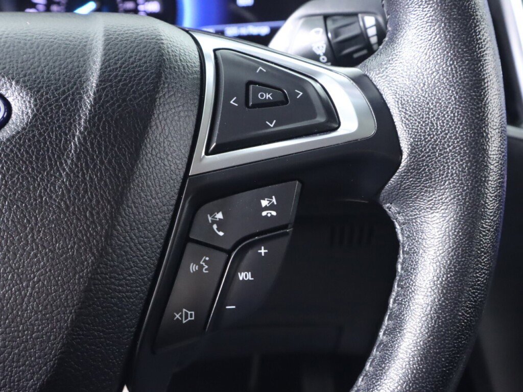 Used 2022 Ford Edge Titanium image 13