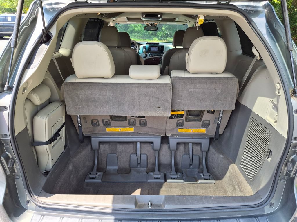 Used 2014 Toyota Sienna XLE FWD image 27