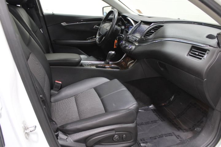 Used 2014 Chevrolet Impala LT w/ Convenience Package FWD image 24
