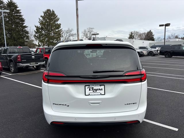 Used 2025 Chrysler Pacifica Limited FWD image 29