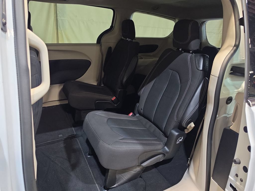 Used 2024 Chrysler Voyager LX FWD image 23