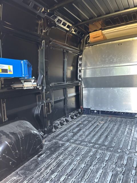 Used 2023 RAM ProMaster 2500 w/ Black Appearance Package FWD image 9