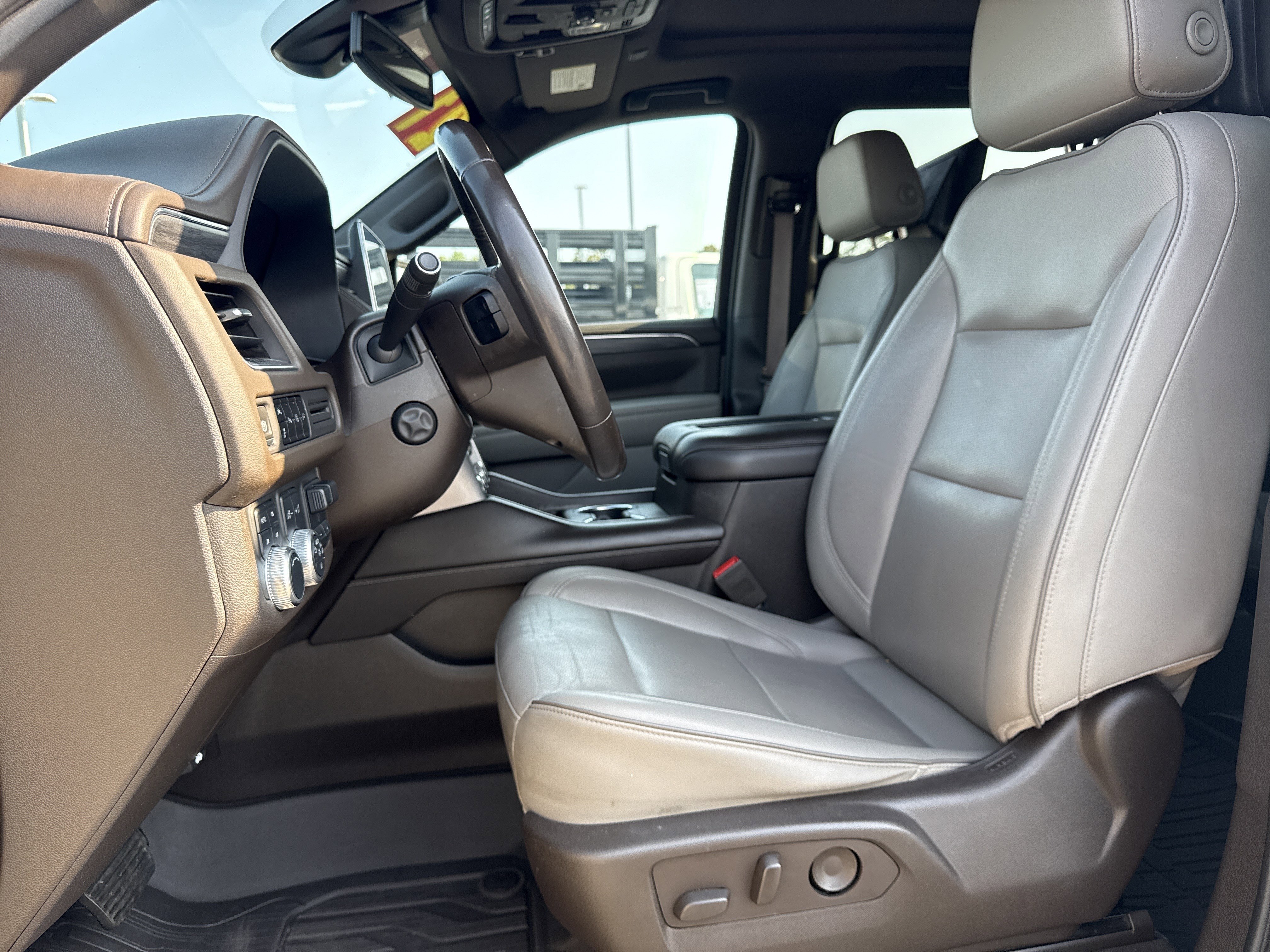 Used 2021 GMC Yukon XL SLT w/ SLT Luxury Plus Package AWD/4WD image 16