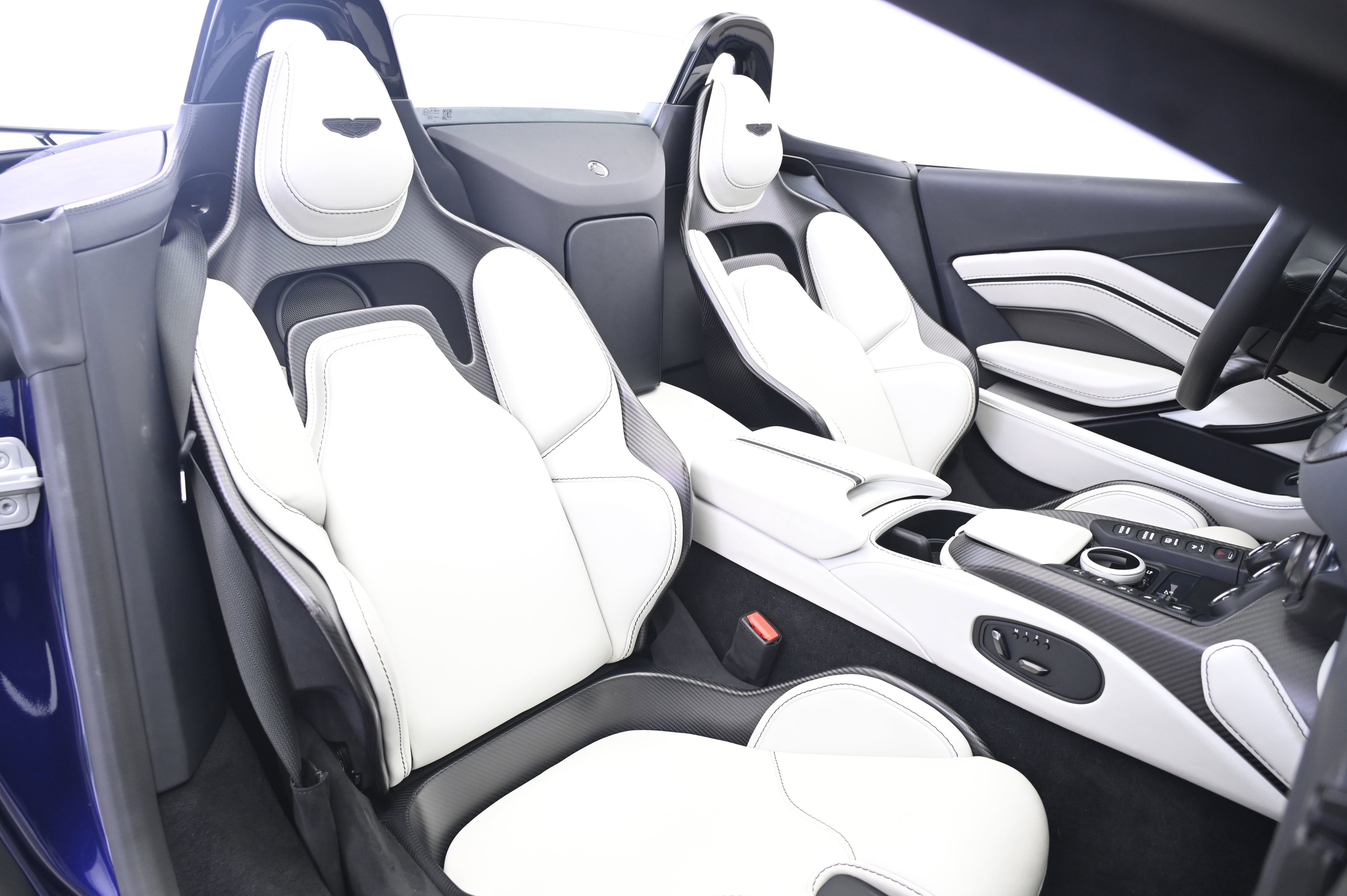 Used 2023 Aston Martin V12 Vantage Roadster image 25