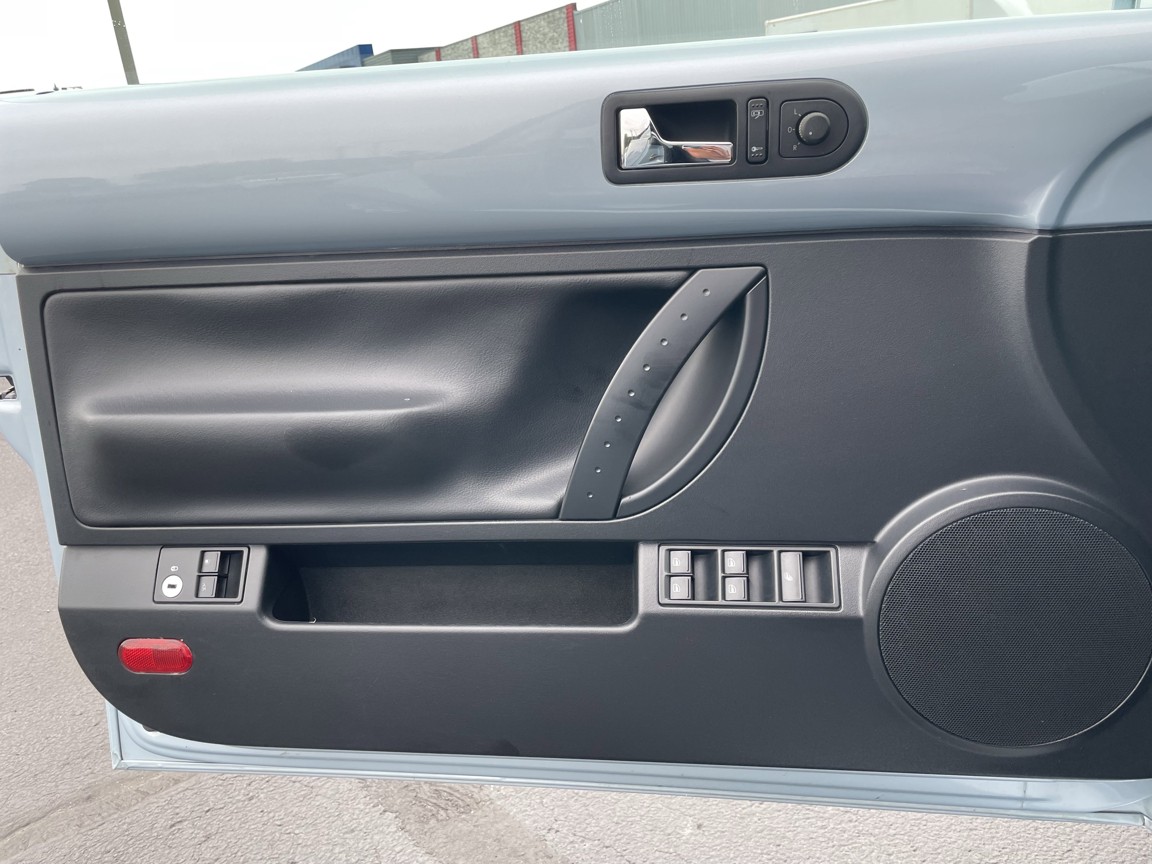 Used 2009 Volkswagen Beetle S image 13