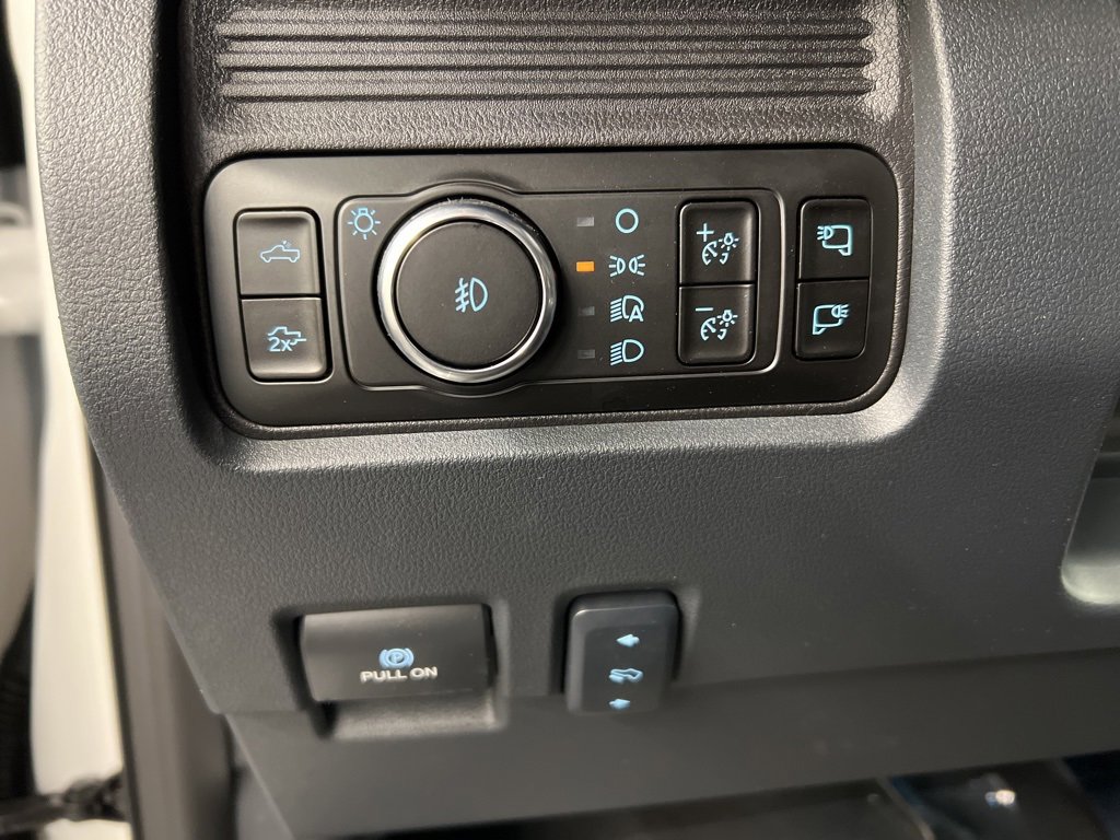 New 2026 Ford F250 Lariat w/ Black Appearance Package image 27