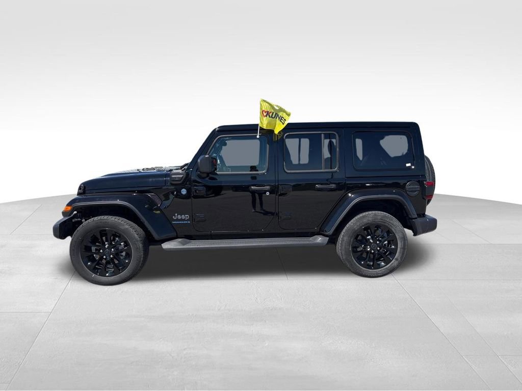 Used 2025 Jeep Wrangler Unlimited Sahara AWD/4WD image 6