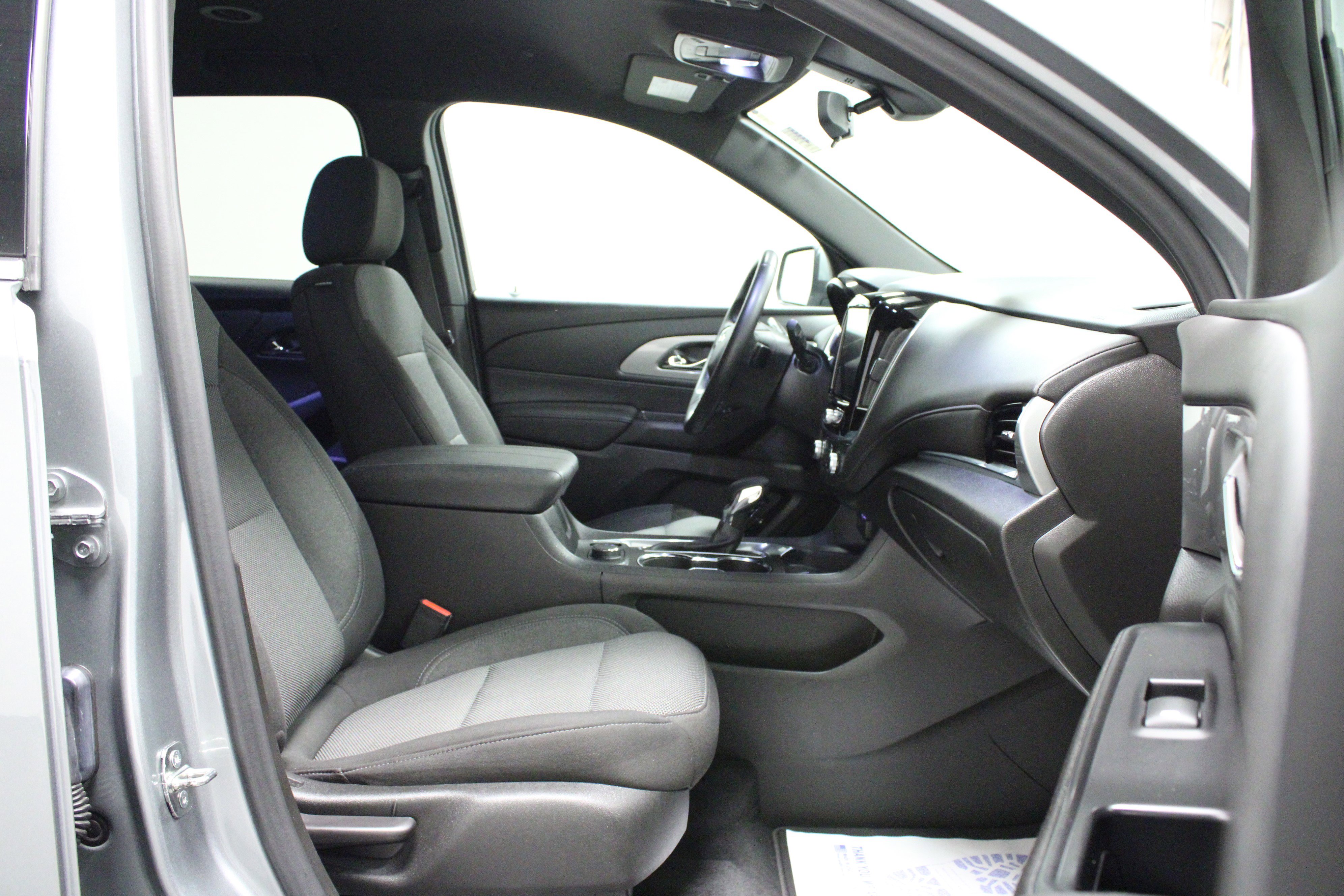 Used 2023 Chevrolet Traverse LT image 19