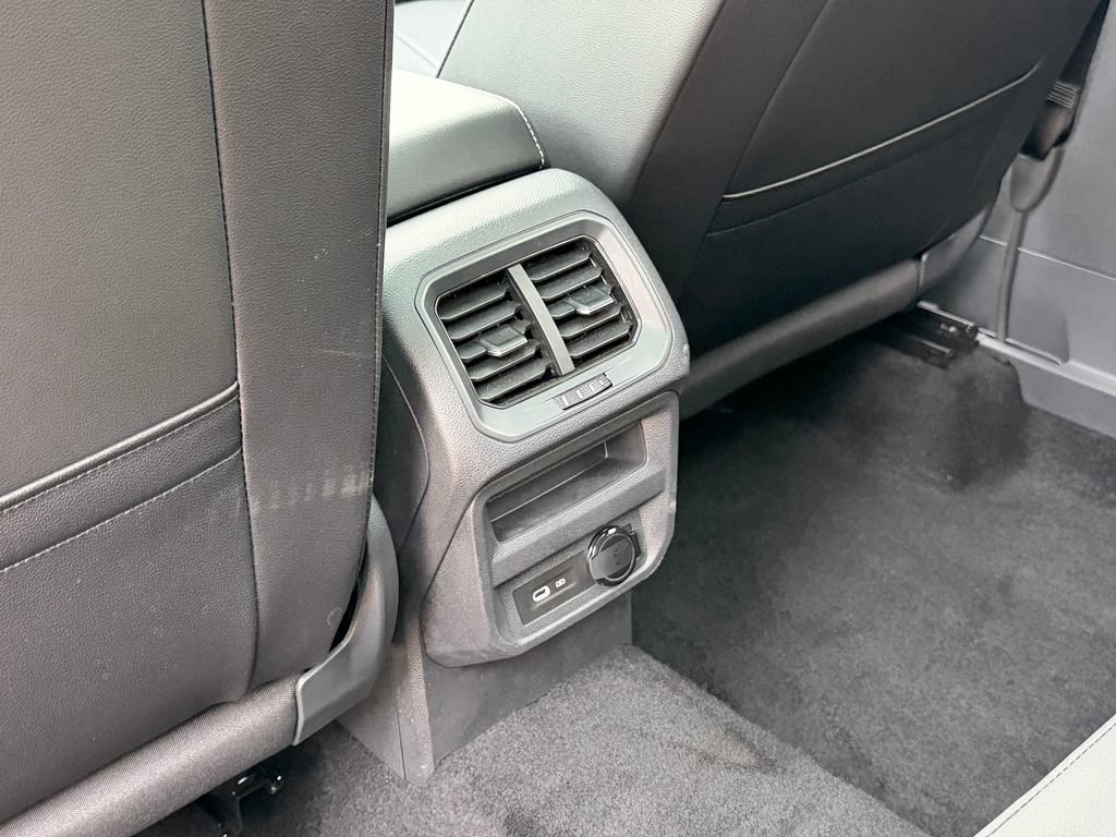 Certified 2023 Volkswagen Tiguan SE R-Line AWD/4WD image 24