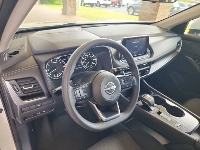 Used 2024 Nissan Rogue SV image 10