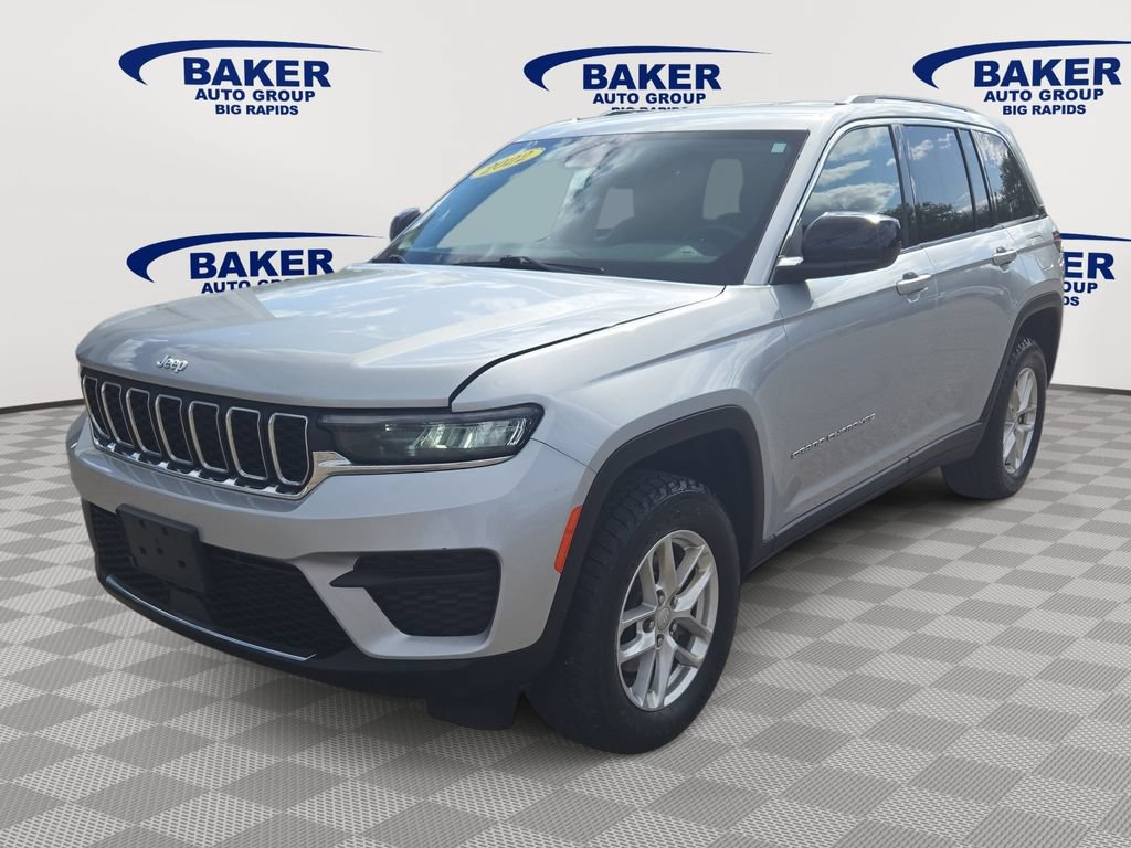Used 2022 Jeep Grand Cherokee Laredo w/ Luxury Tech Group I AWD/4WD image 8