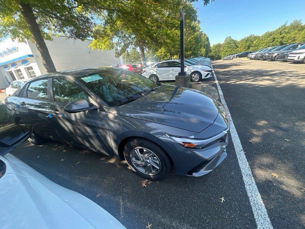 New 2026 Hyundai Elantra SE FWD image 8