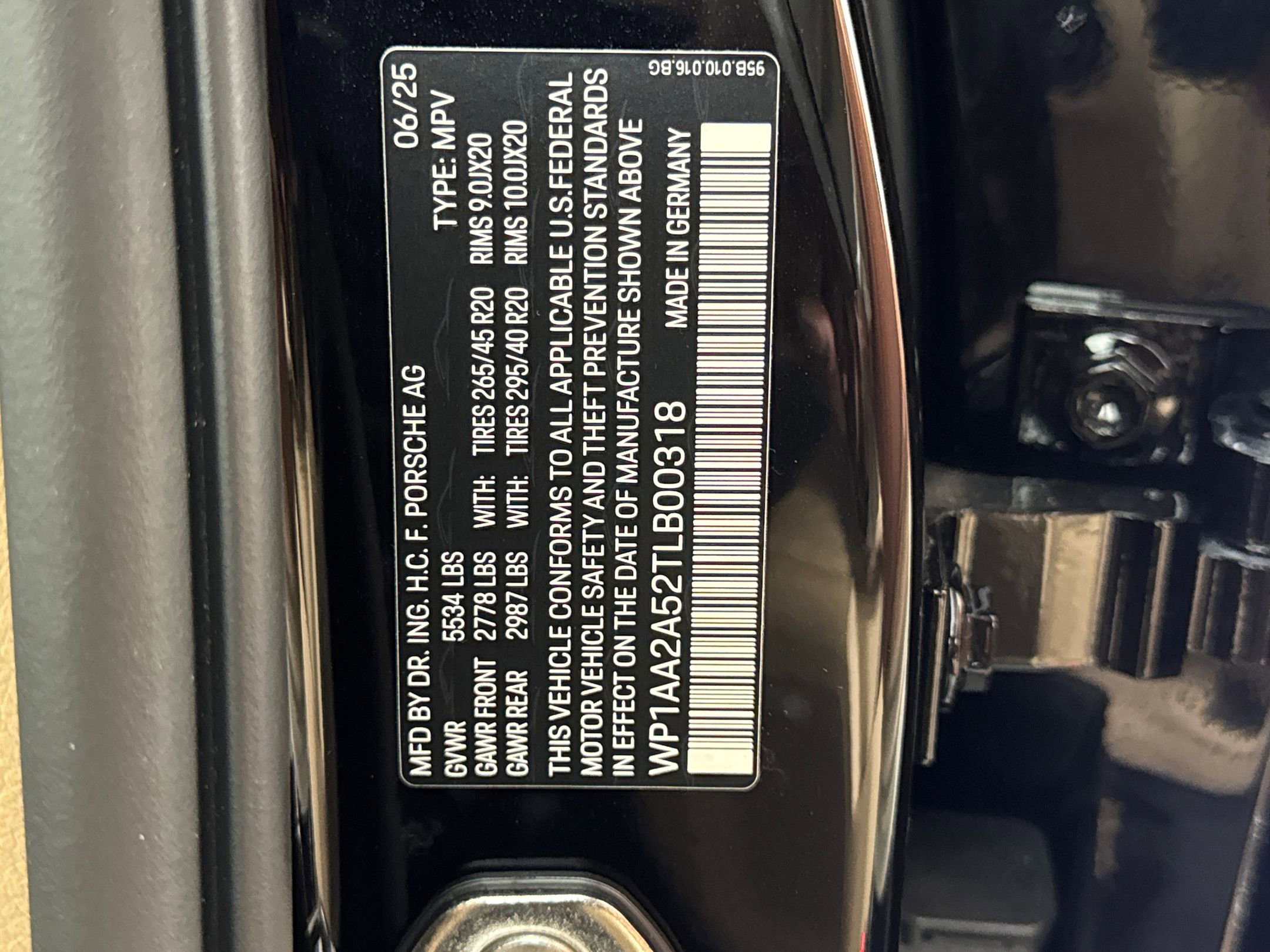 Certified 2026 Porsche Macan image 30