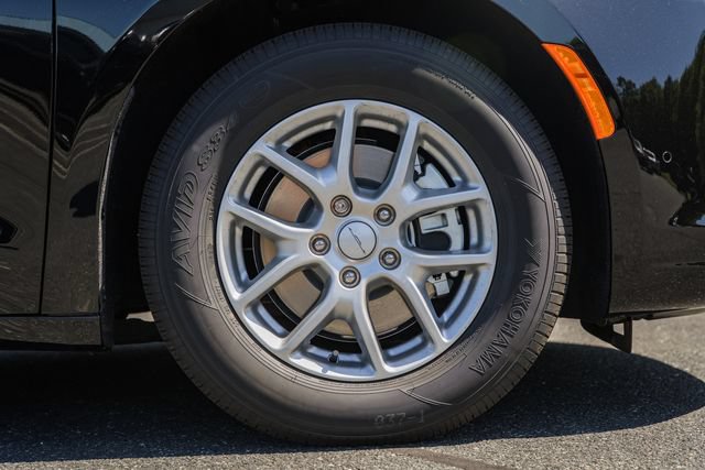 New 2027 Chrysler Pacifica Select FWD image 22