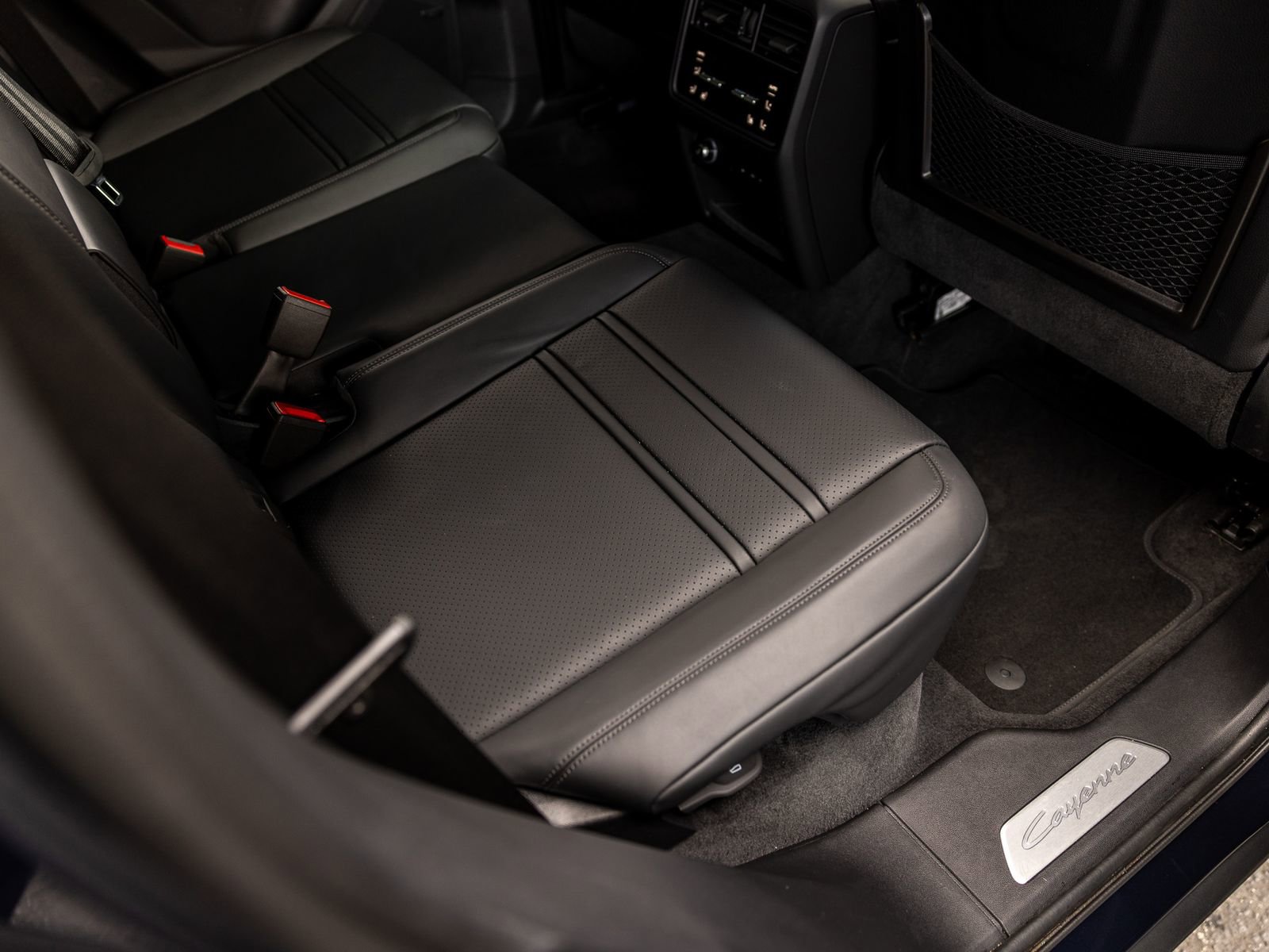 Certified 2025 Porsche Cayenne Coupe image 47