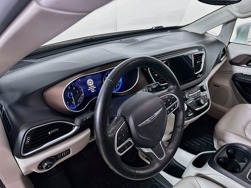 Used 2019 Chrysler Pacifica Touring-L Plus w/ Advanced Safetytec Group FWD image 9