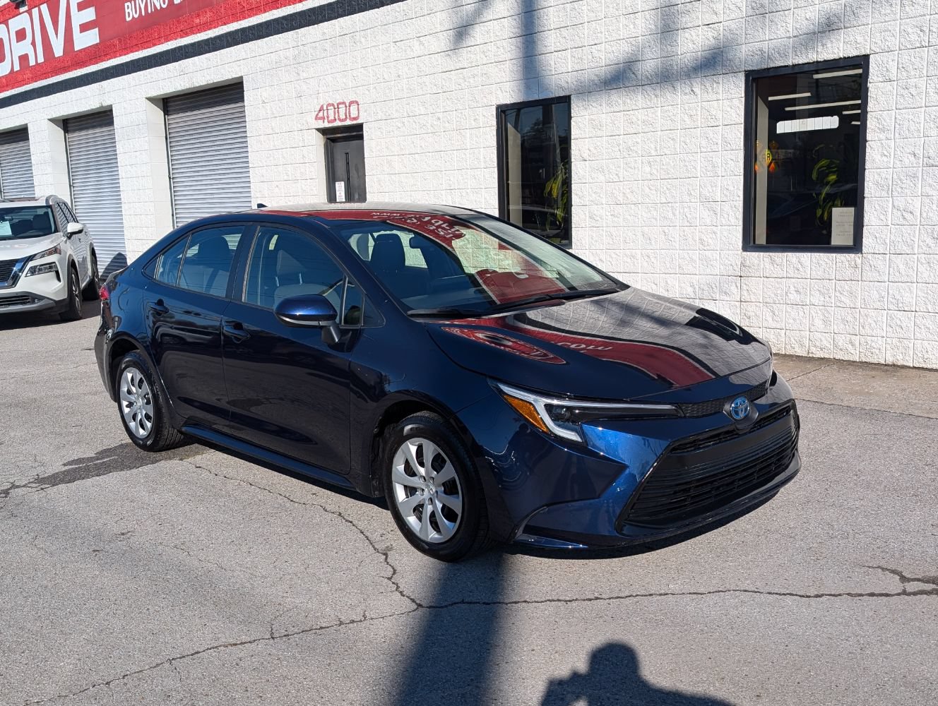 Used 2023 Toyota Corolla LE FWD image 4