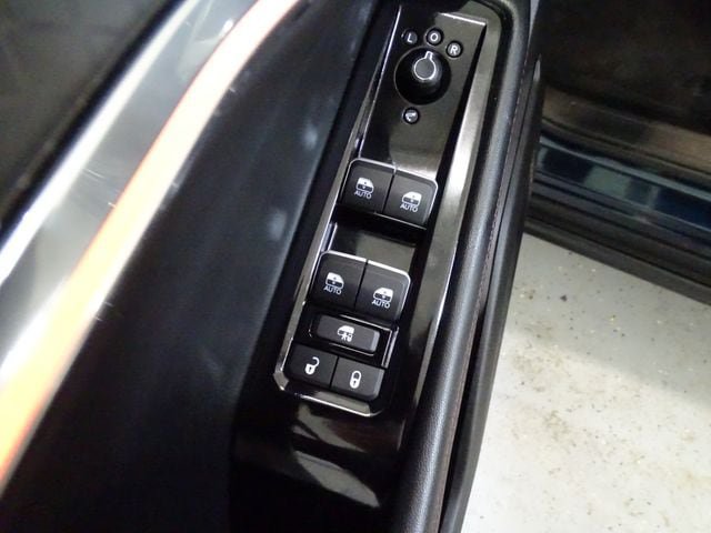 Used 2025 Jeep Wagoneer S Limited AWD/4WD image 10
