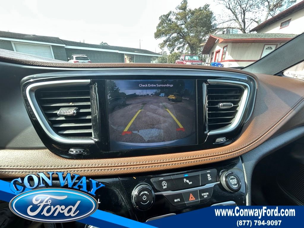 Used 2020 Chrysler Pacifica Limited image 41