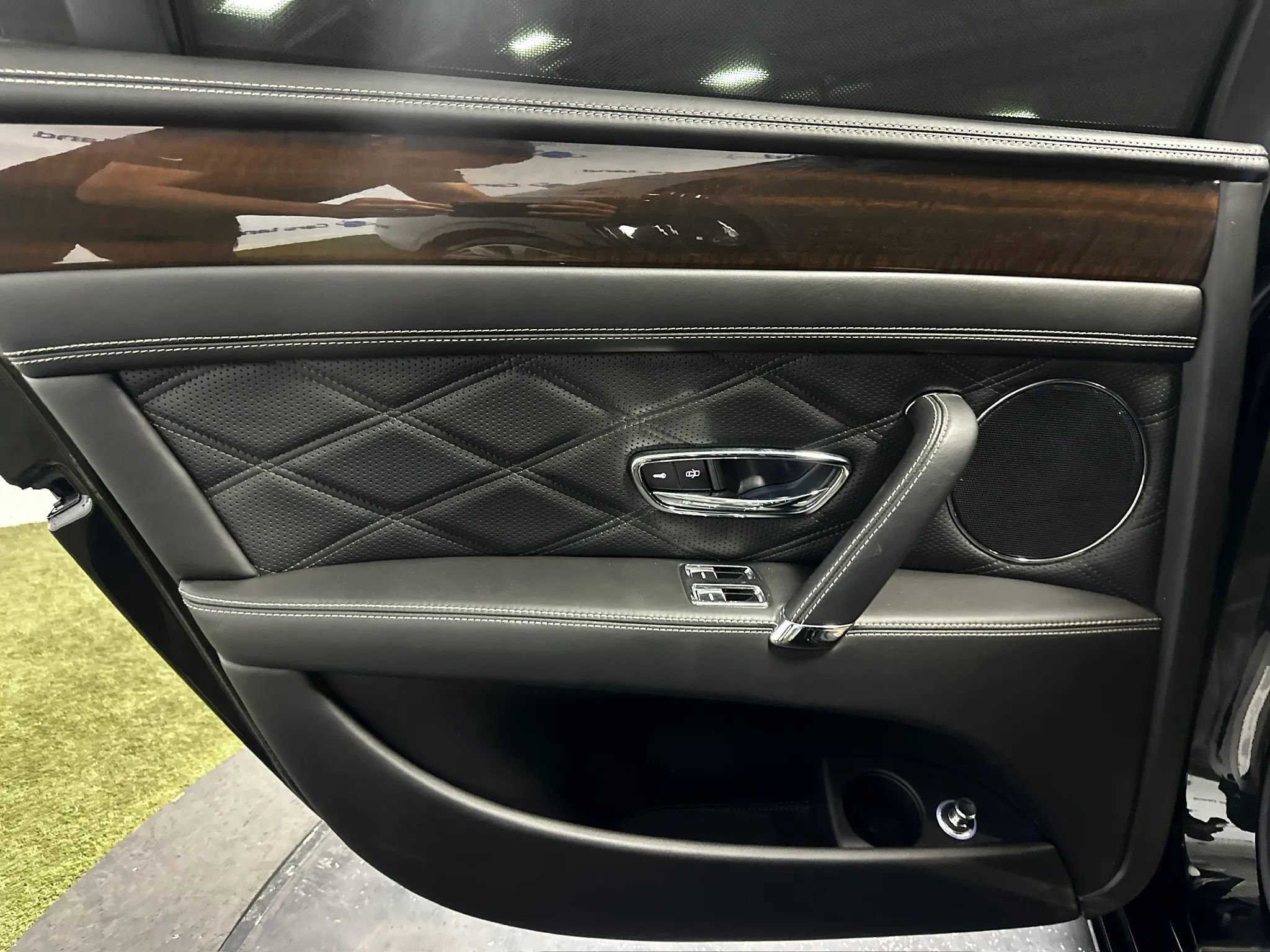 Used 2014 Bentley Flying Spur W12 AWD/4WD image 16
