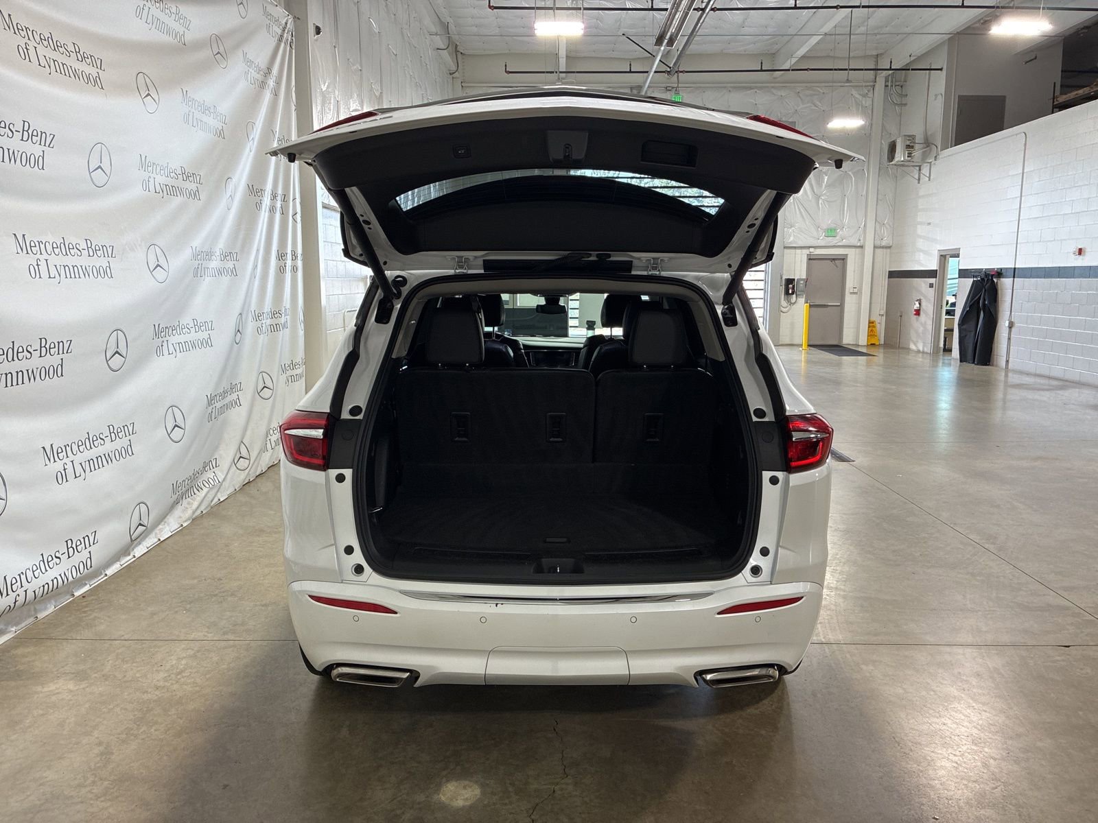 Used 2021 Buick Enclave Avenir w/ Avenir Technology Package image 6