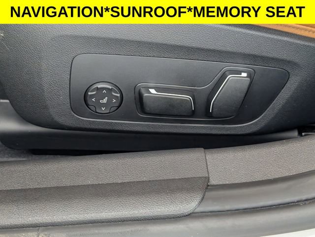 Used 2025 BMW 330i Sedan image 15