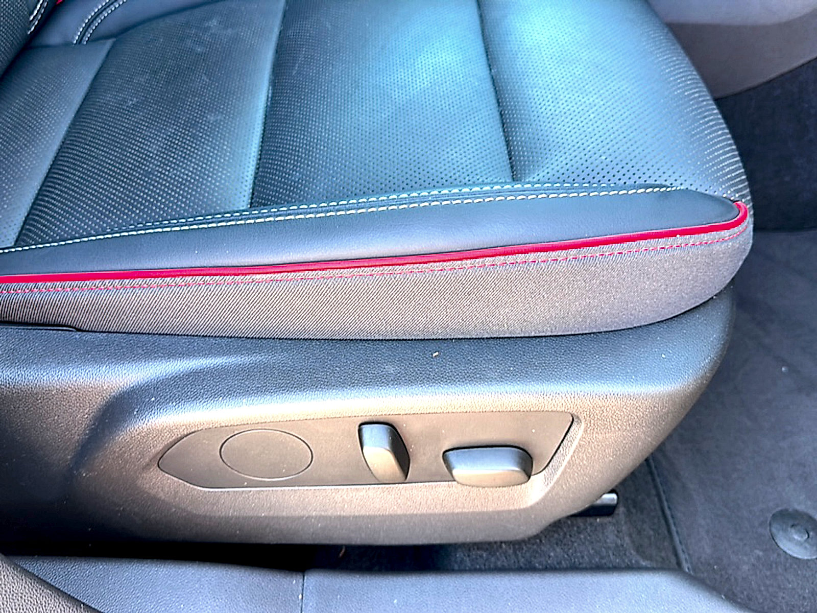 Used 2023 Buick Envision Essence w/ Sport Touring Package FWD image 41