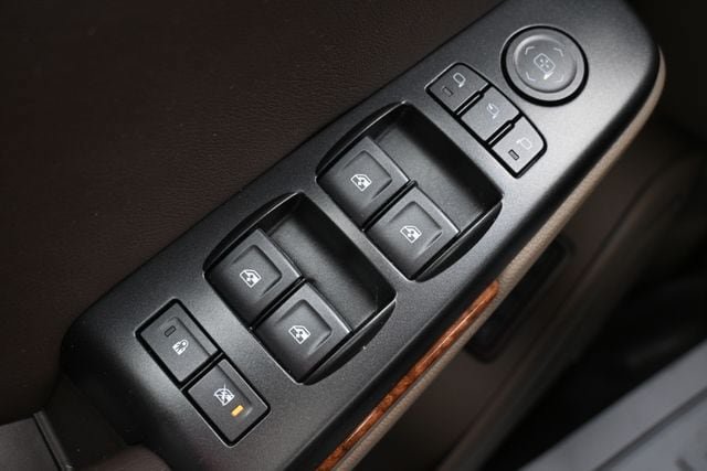 Used 2018 Chevrolet Tahoe Premier AWD/4WD image 44