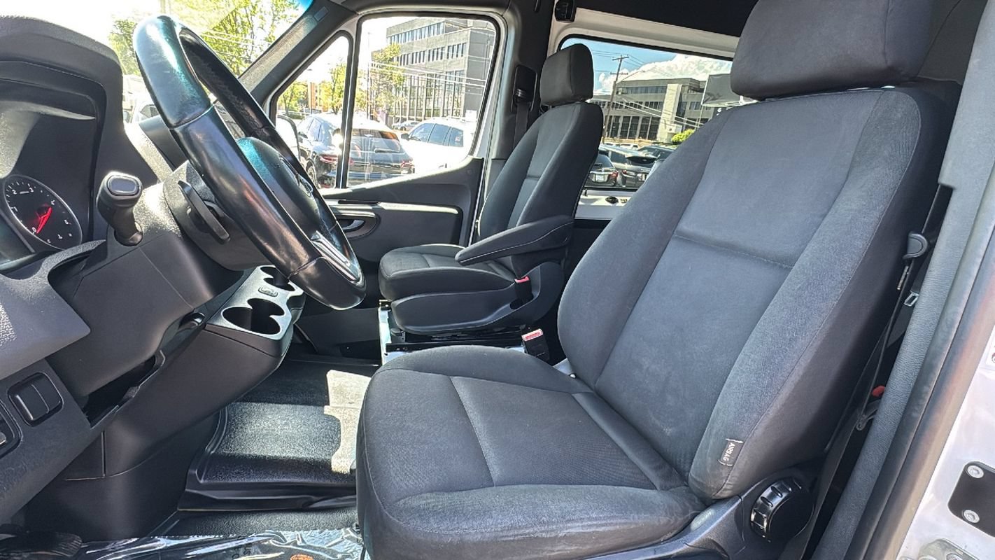 Used 2024 Mercedes-Benz Sprinter 2500 image 10