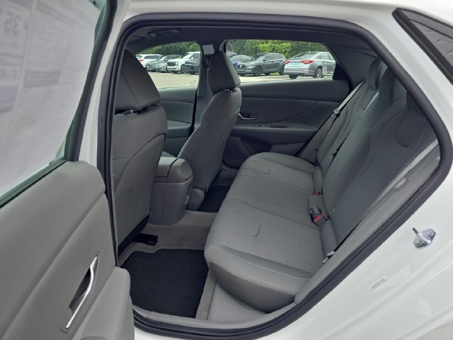 New 2026 Hyundai Elantra SE FWD image 14
